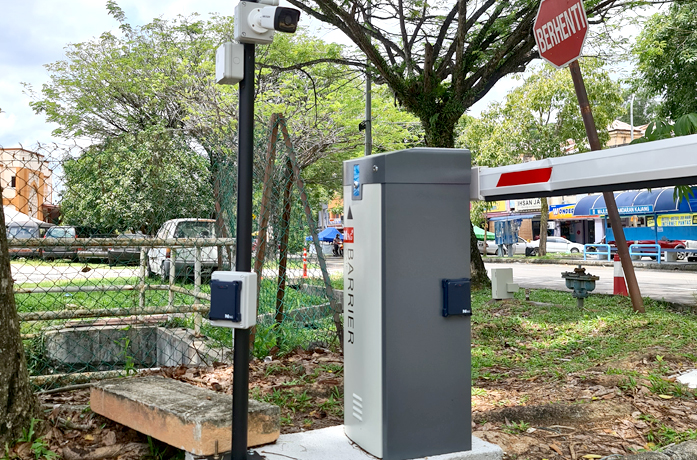 barrier-gate-installed-with-traffic-detector-at-site