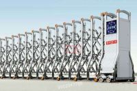 Cổng xếp Innox Chân Cong P-031