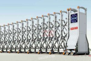 Cổng xếp Innox Chân Cong P-031