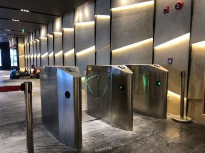 Kiểm Soát và Quản Lý Ra Vào Sử Dụng Mã QR